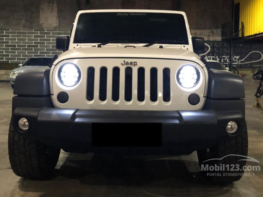 Jual Mobil Jeep Wrangler 2011 Rubicon Unlimited 3.8 di Jawa Timur