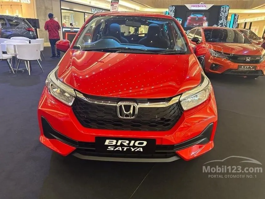 Jual Mobil Honda Brio 2023 E Satya 1.2 di Jawa Timur Automatic Hatchback Merah Rp 182.800.000