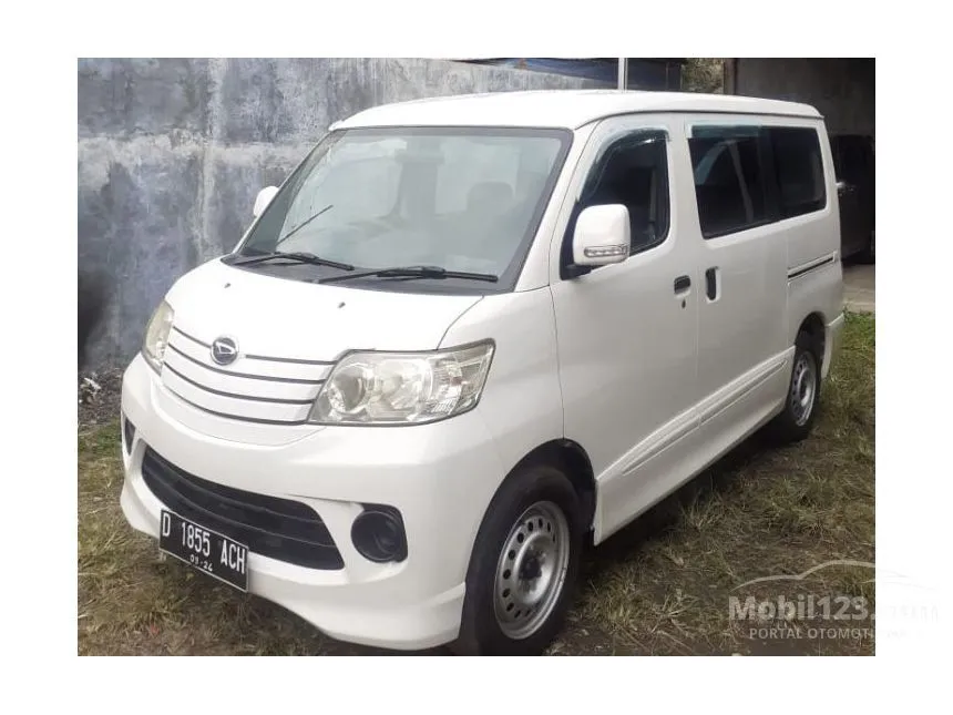 2014 Daihatsu Luxio D MPV