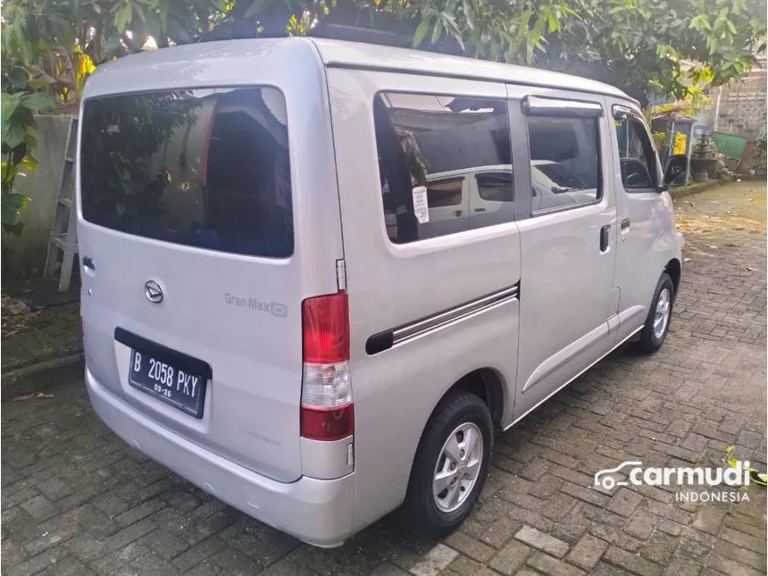 2019 Daihatsu Gran Max Mini Bus D Van