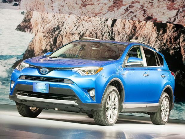 Toyota RAV4 Hybrid 2016 Kokohkan Posisi Toyota