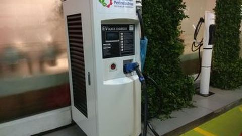 Gedung-gedung Sebaiknya Diwajibkan Punya Charging Mobil Listrik