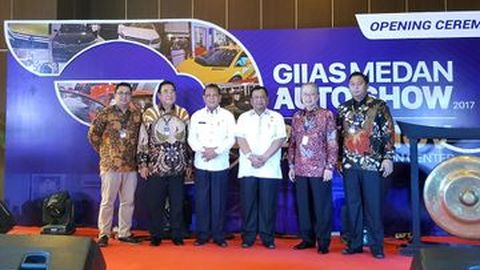 GIIAS Roadshow 2018 Bidik Jabar dan Kalimantan