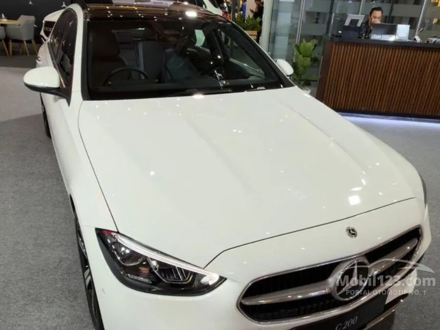 2025 Mercedes-Benz C200 Avantgarde Line Sedan