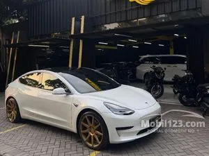 2020 Tesla Model 3 Standard Range Plus Sedan