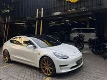 2020 Tesla Model 3 .0 Standard Range Plus Sedan