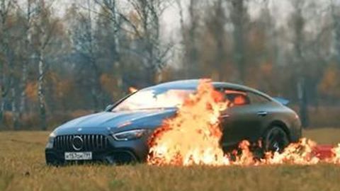 Demi Konten, Youtuber dengan Jutaan Subscriber Bakar Mercedes-AMG GT 63 S Miliknya
