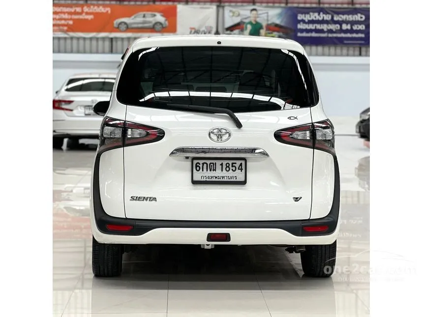 2016 Toyota Sienta V Wagon