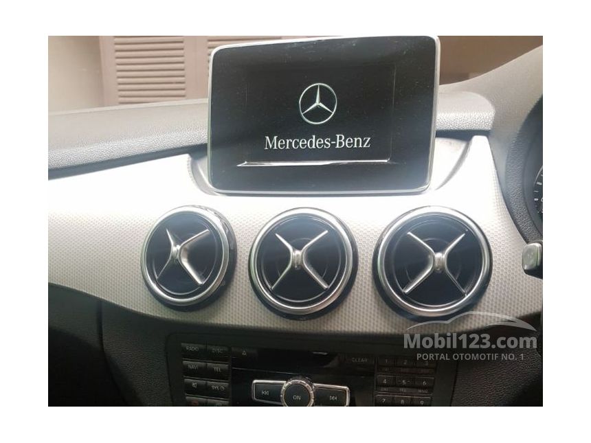 2013 Mercedes-Benz B200 Sport Hatchback