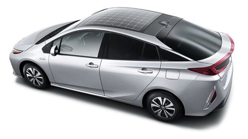 Toyota Prius มาพร้อมแผงโซลาร์เซลส์บนหลังคาในบางประเทศ ข่าวในวงการรถยนต์