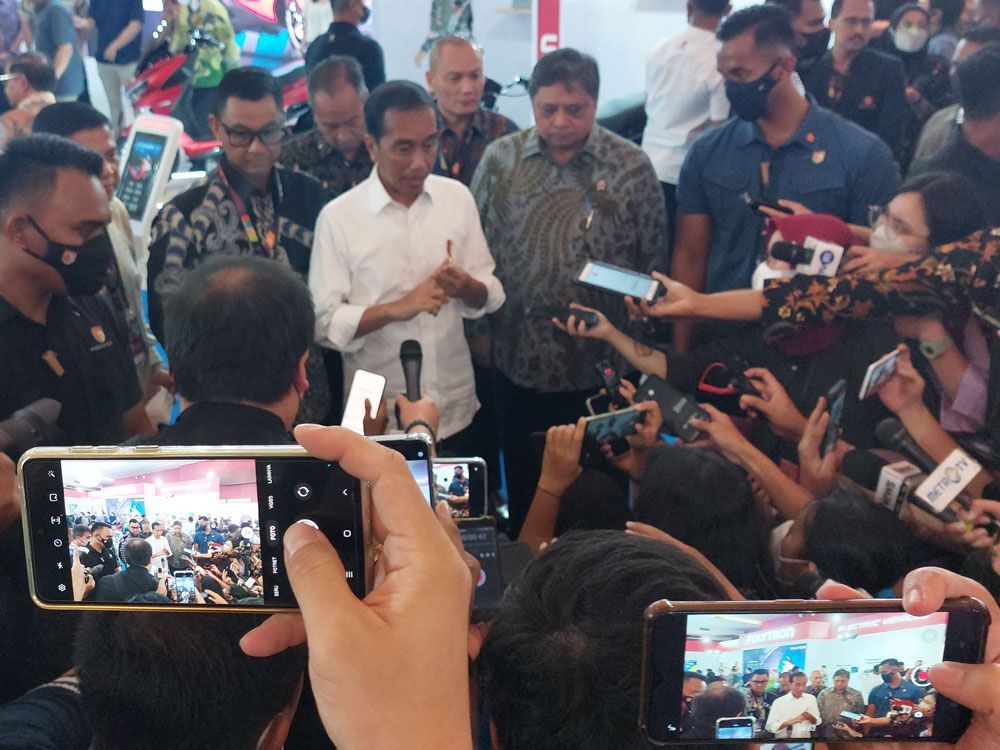 Habis Lihat Esemka, Jokowi Mengaku Senang dengan Pasar Mobil di Indonesia