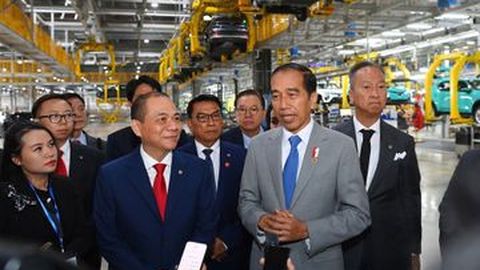 Merek Vietnam VinFast Bikin Mobil Listrik di Indonesia Mulai 2026, Ini Kata Jokowi