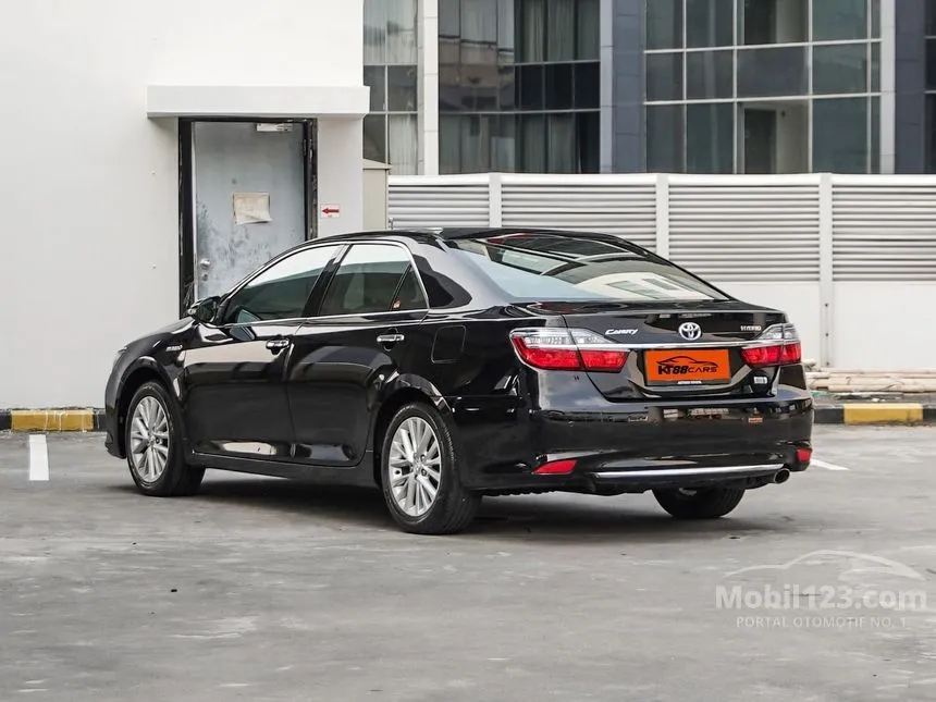 2017 Toyota Camry Hybrid Sedan