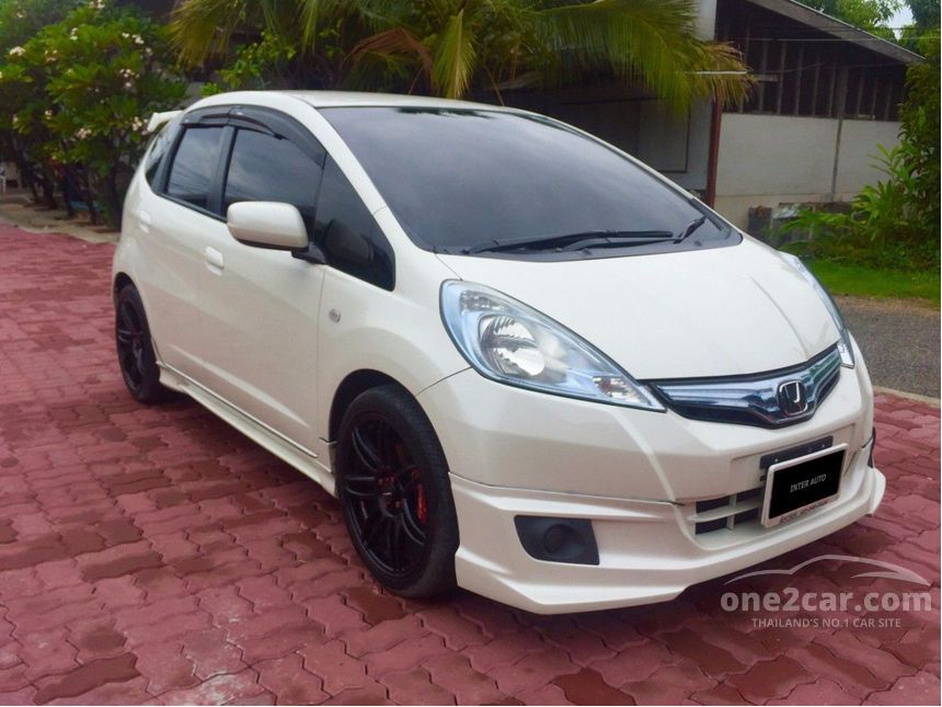 Honda Jazz 2012 Hybrid 13 In ภาคตะวนออก Automatic Hatchback สขาว