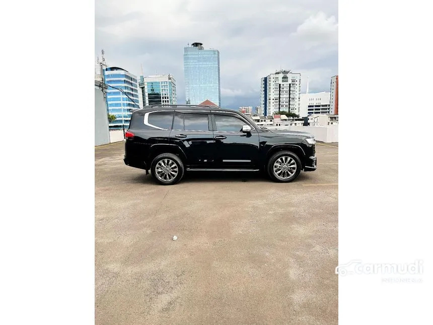 2023 Toyota Land Cruiser 300 VX-R (Premium Colour) SUV