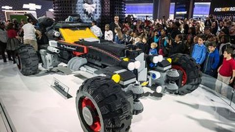 Chevrolet Pamerkan Batmobile versi Lego dalam Ukuran Sebenarnya