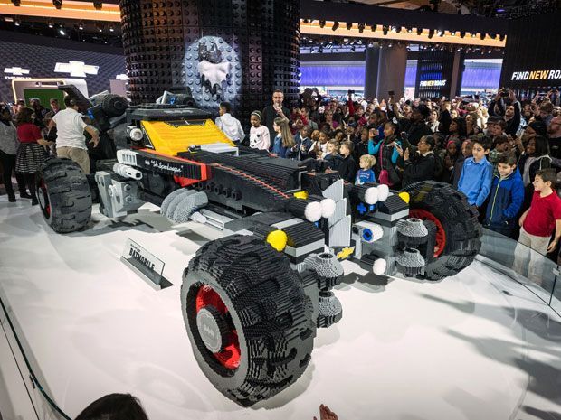 Chevrolet Pamerkan Batmobile versi Lego dalam Ukuran Sebenarnya
