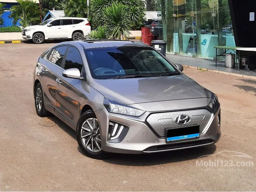 Jual Mobil Hyundai IONIQ 2021 Electric Signature di Banten Automatic Fastback Abu
