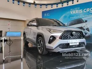 2025 Toyota Yaris Cross 1.5 S HV (2 Tone) SUV