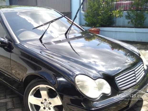 Mercedes Benz Mobil bekas  dijual di Jawa timur  Indonesia 