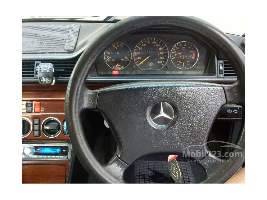 1990 Mercedes-Benz 300E Sedan