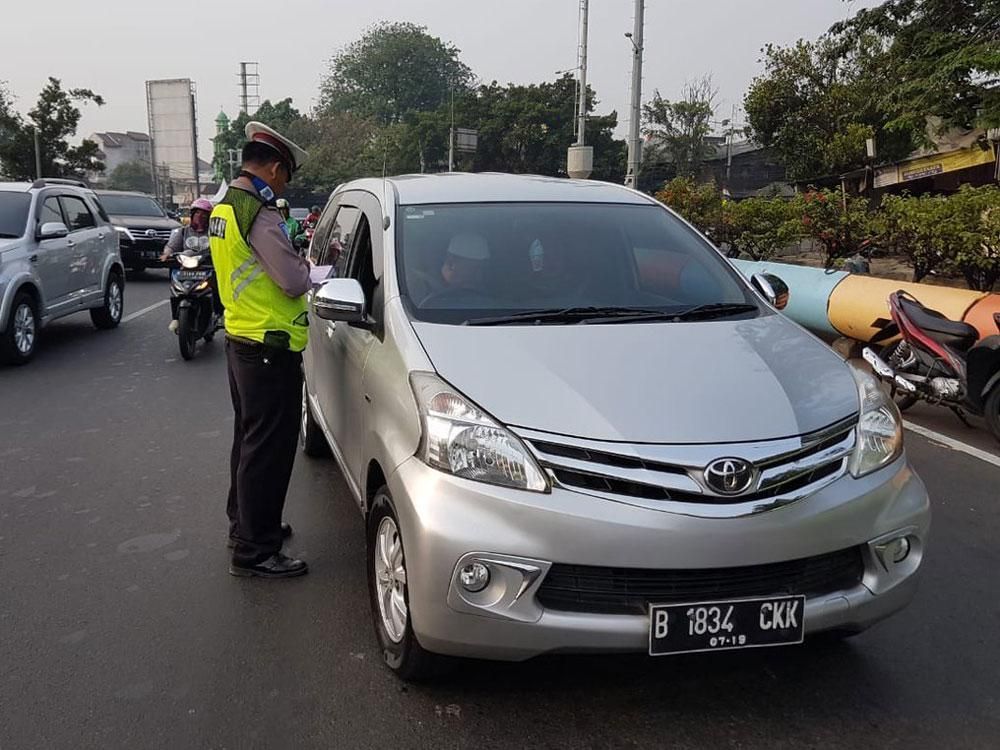 Ada Stiker Penanda, Mobil & Motor yang Pajaknya Belum Dibayar Kini Ketahuan