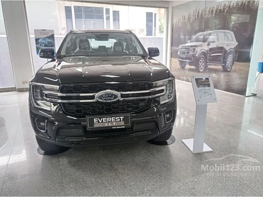 Jual Mobil Ford Everest 2023 XLT 2.0 di Bengkulu Automatic SUV Hitam Rp 825.000.000