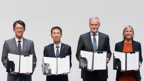 Daimler-Toyota Sepakati Merger antara Mitsubishi Fuso dengan Hino!