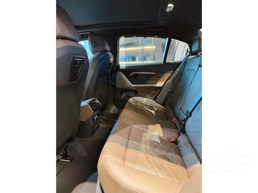 2025 BMW 520i M Sport Sedan
