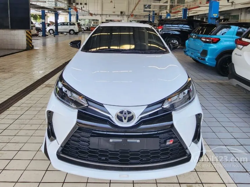 Jual Mobil Toyota Yaris 2024 GR Sport 7 AB (1 Tone) 1.5 di Jawa Barat Automatic Hatchback Putih Rp 310.800.000