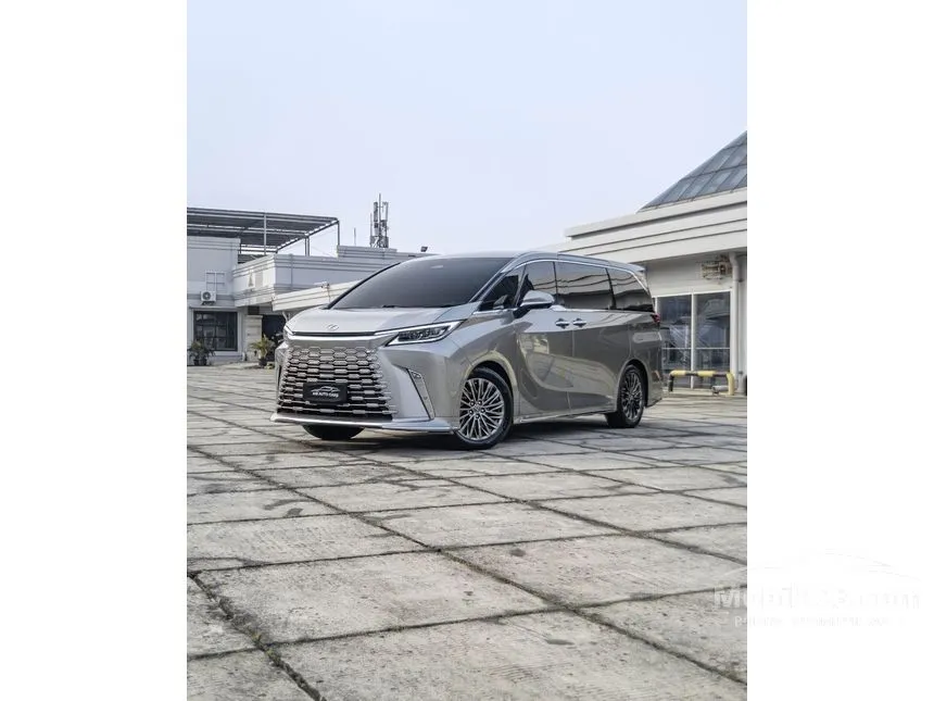 2024 Lexus LM 350h 4 Seater MPV