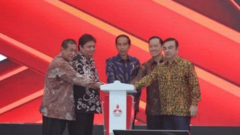 Momen Jokowi Resmikan Pabrik Baru Mitsubishi