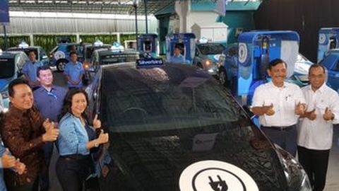 Blue Bird Gunakan 4 Tesla Model X dan 25 BYD e6 Sebagai Armada Baru