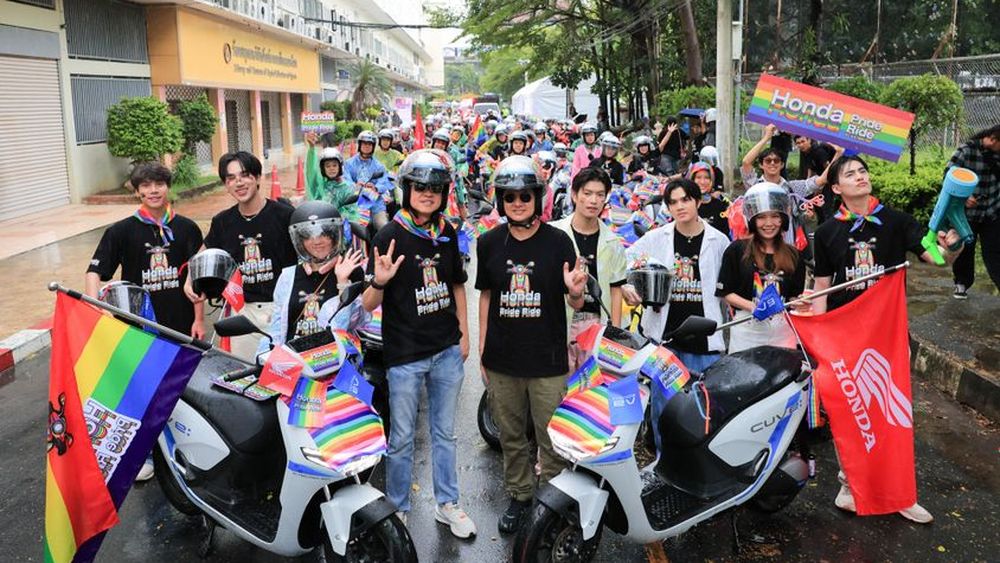 「Love Pride Parade Bangkok 2025」は雨の中の雨の力を送ります。