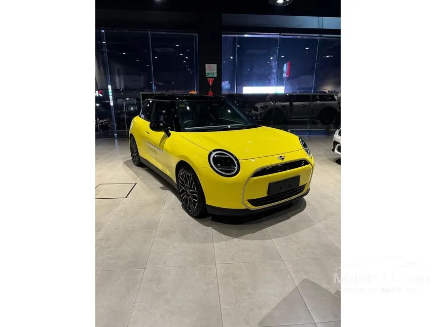 Jual Mobil MINI Cooper 2025 Cooper SE di Kalimantan Timur Automatic Hatchback Kuning Rp 1.050.000.000