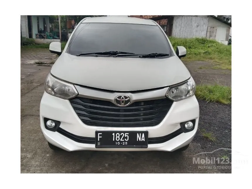 Jual Mobil Toyota Avanza 2015 E 1.3 di Jawa Barat Manual MPV Putih Rp 122.000.000