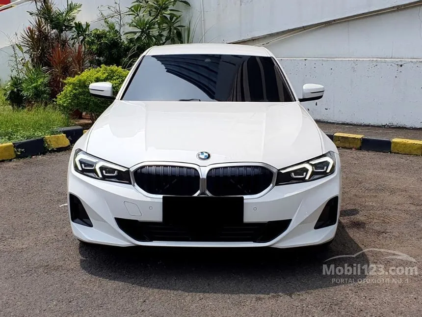 Jual Mobil BMW 320i 2023 M Sport 2.0 di DKI Jakarta Automatic Sedan Putih Rp 800.000.000