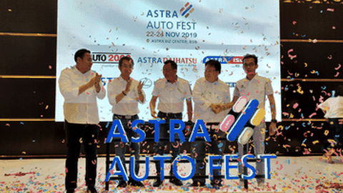 7 Merek Mobil Plus 1 Merek Motor Berkumpul dan Tebar Promo Akhir Tahun