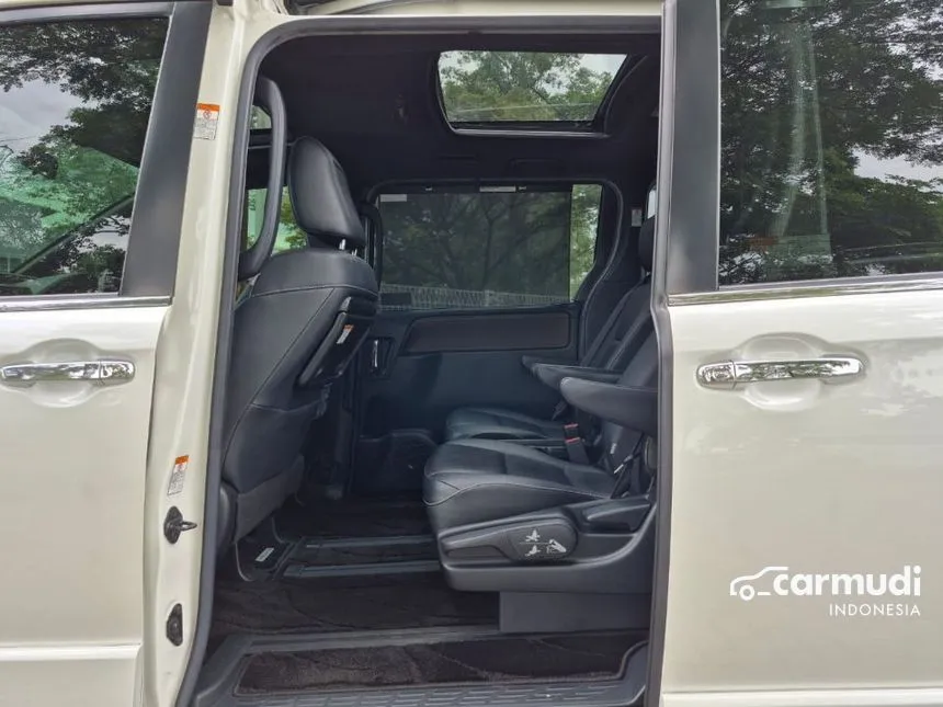 2018 Toyota Voxy MPV