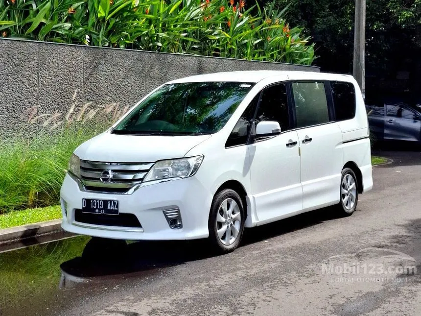 Jual Mobil Nissan Serena 2013 Highway Star 2.0 di Jawa Barat Automatic MPV Putih Rp 153.000.000