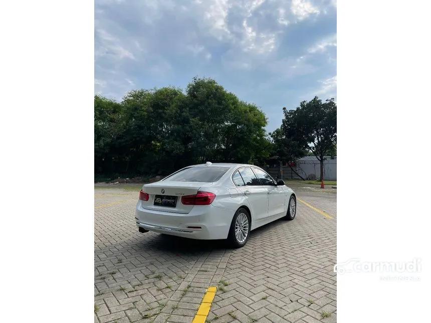 2018 BMW 320i Luxury Sedan