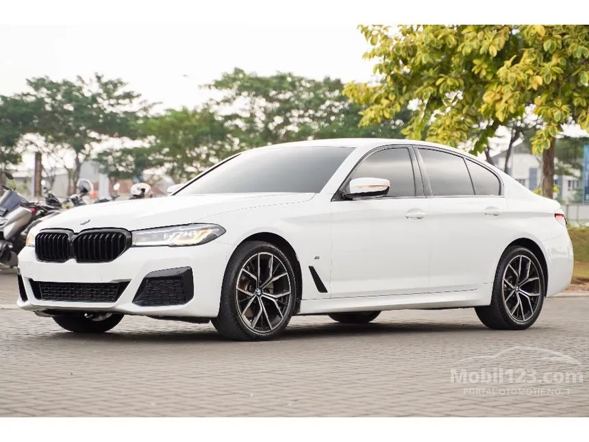 Jual Mobil BMW 520i 2021 M Sport 2.0 di Banten Automatic Sedan Putih Rp 659.000.000