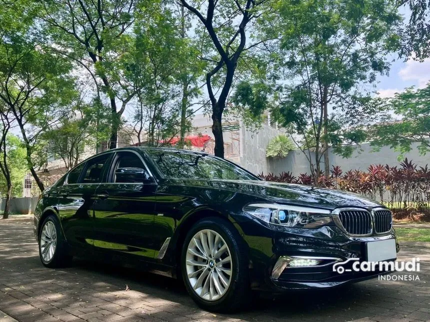 2018 BMW 530i Luxury Sedan