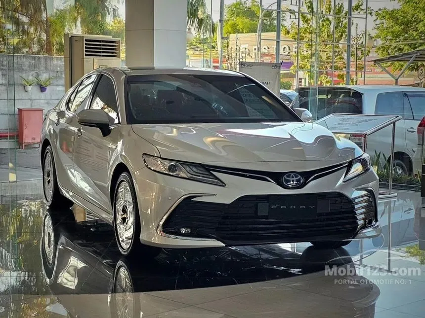 Jual Mobil Toyota Camry 2024 HV TSS 2 2.5 di DKI Jakarta Automatic Sedan Putih Rp 809.800.000