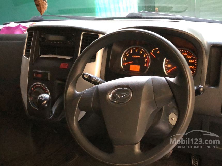 2016 Daihatsu Luxio D MPV
