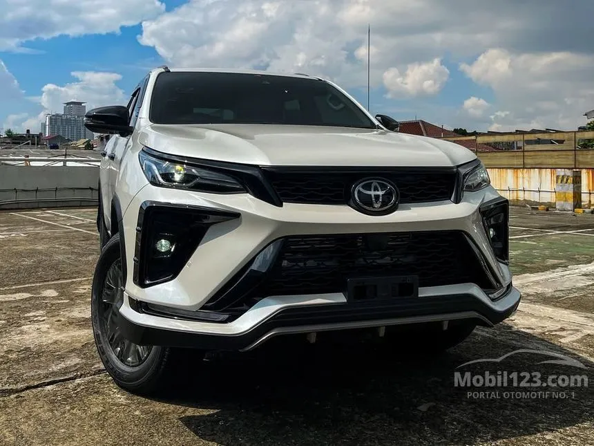 Jual Mobil Toyota Fortuner 2024 VRZ TSS GR Parts Aero Package 2.8 di Jawa Barat Automatic SUV Putih Rp 634.700.000