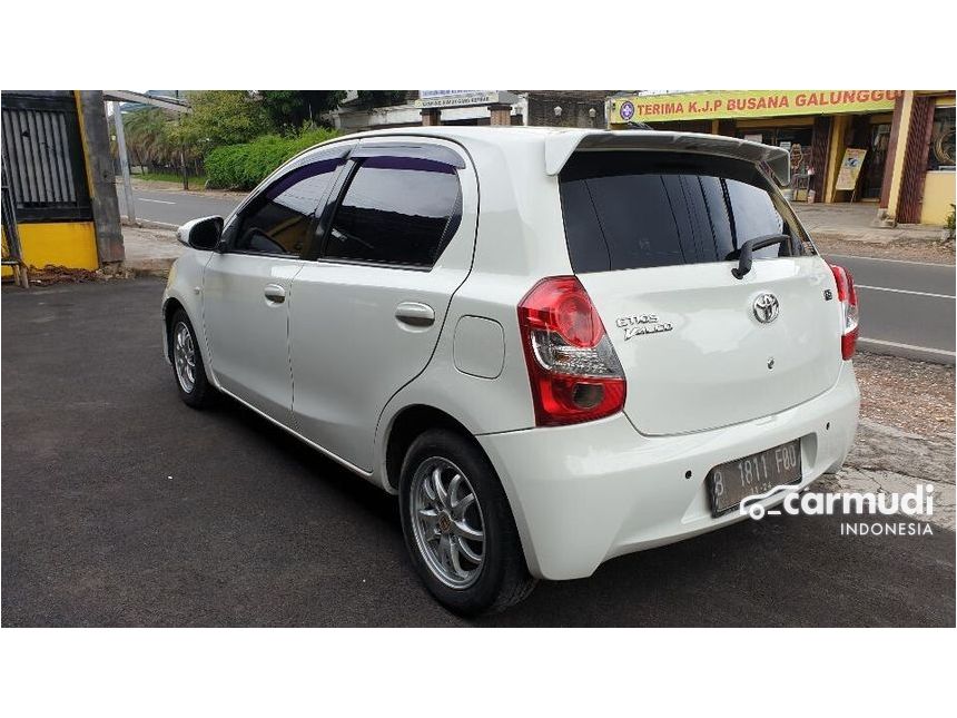 Toyota Etios  Valco  2014 E Hatchback Manual Mobil Bekas  