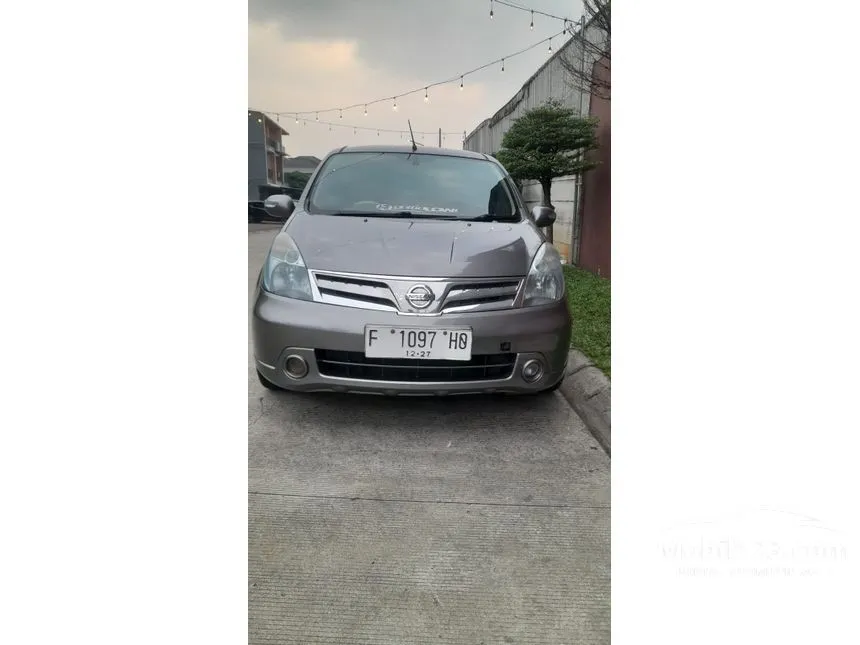 Jual Mobil Nissan Grand Livina 2012 Ultimate 1.5 di Jawa Barat Automatic MPV Abu