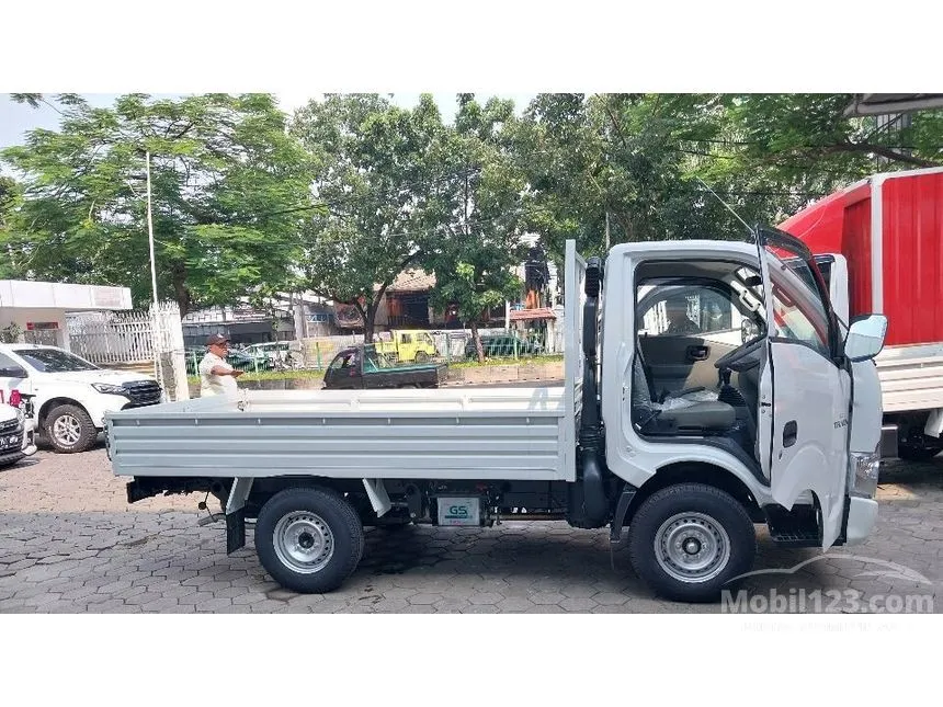 2024 Isuzu Traga Van