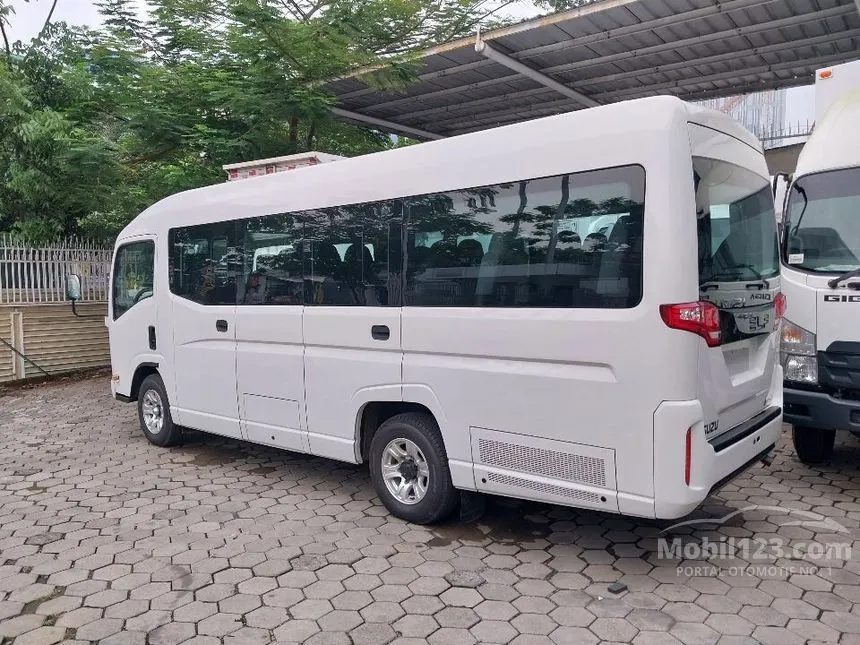 2023 Isuzu Elf NRL 55 BLX Minibus